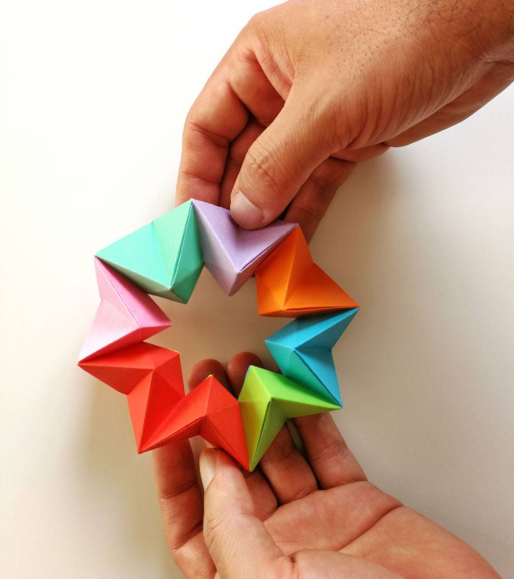 Workshop: "Làmpada origami paper familiar"